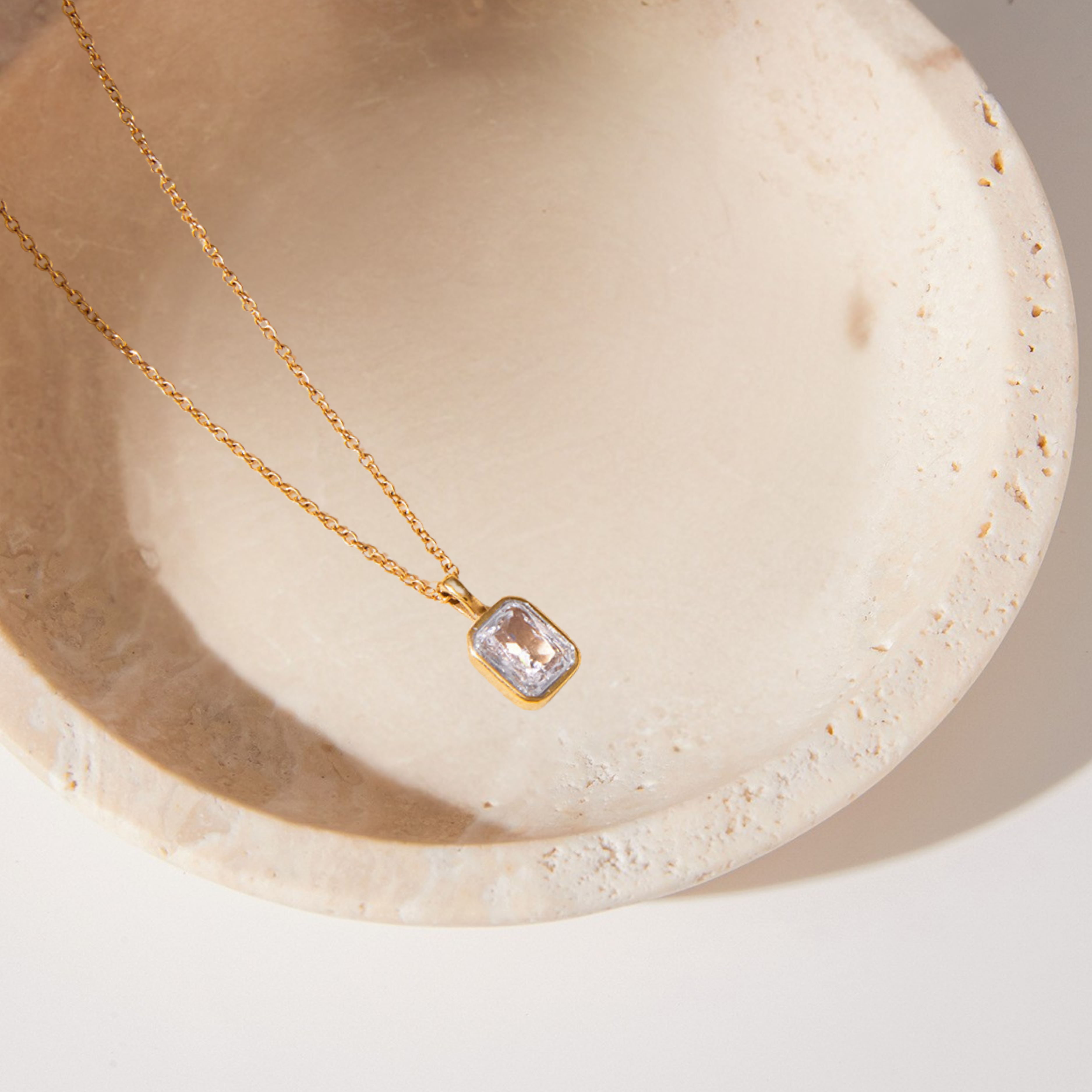 Lumière Solitaire Necklace